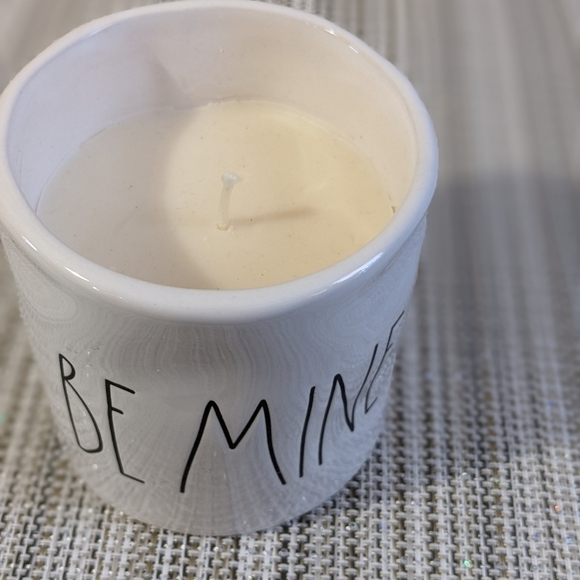 Be Mine Rae Dunn Sweet Pea Candle NWT - Picture 9 of 9